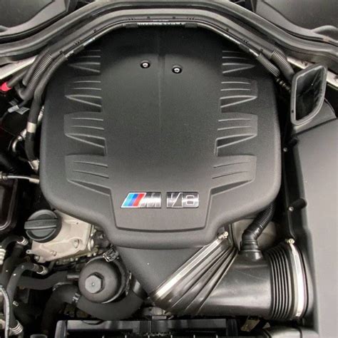 BMW S65 V8 variklis automobilio variklio skyriuje