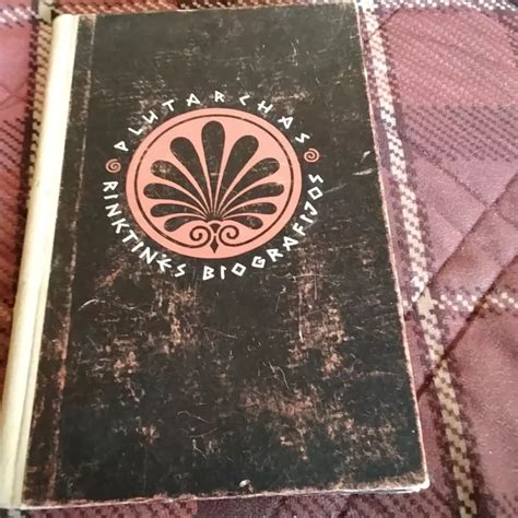 Plutarchas rašantis „Paralelines biografijas“