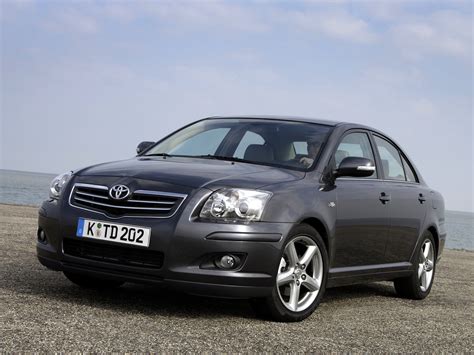 Toyota Avensis II kartos sedanas arba universalas (2006 metų modelis)