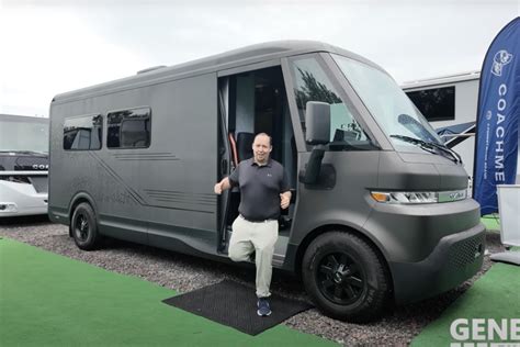 Pirmasis pasaulyje elektrinis šviesoforas