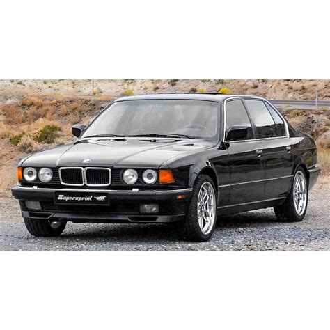 Trijų prestižinių automobilių (Audi V8, BMW 740i E32, Mercedes-Benz 500 SE W126) techninės apžiūros nuotrauka