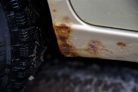 Diagram illustrating common rust spots on a car's front fender