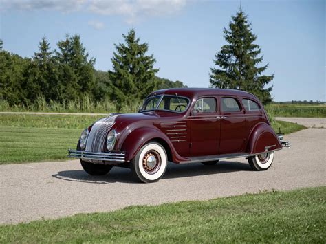 Istorinis 1934 metų Chrysler Airflow modelis