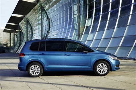Volkswagen Touran pirmoji karta priekiu