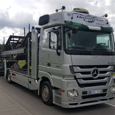 Autostrada Vokietijoje su įvairių markių automobiliais