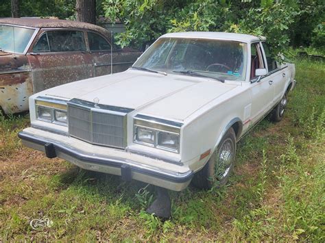 Infografika, lyginanti naujo, naudoto ir restauruoto katalizatoriaus kainas ir eksploatacijos trukmę