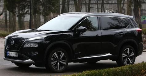 Naujojo Nissan Xterra koncepcinė vizija su kampotomis formomis ir masyviomis grotelėmis
