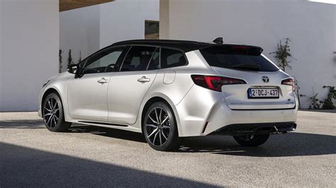 „Toyota Corolla Touring Sports“ bagažinės erdvės demonstracija (nuotrauka).