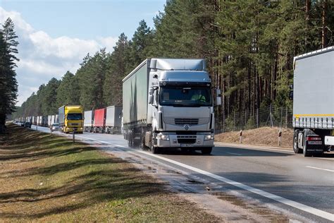 Infografika: vilkikų eilių dinamika pagrindiniuose Lietuvos pasienio kontrolės punktuose