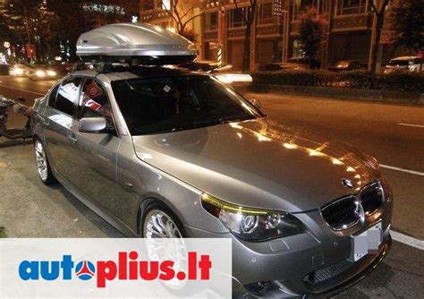 Schematinis BMW E60 sedano vaizdas iš priekio su nurodytais pagrindiniais dizaino elementais
