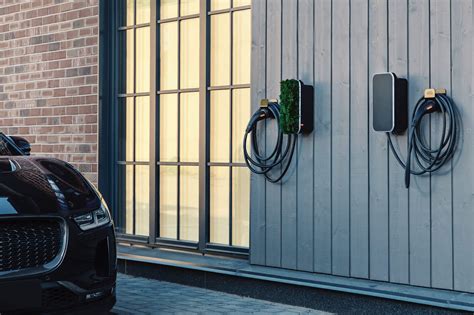 Elektromobilio įkrovimo stotelė ir kabelis