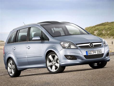 Nuotrauka: Opel Zafira B interjeras, rodantis erdvią kabiną