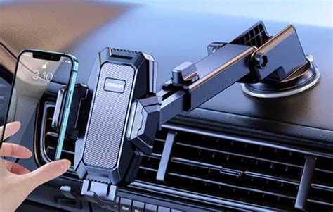 nuotrauka, vaizduojanti modernų automobilio prietaisų skydelį su integruotu DAB radijo imtuvu