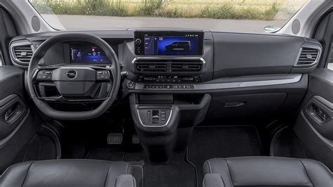 Themafoto van een Opel Zafira B dashboard met focus op de klimaatregelingsunit