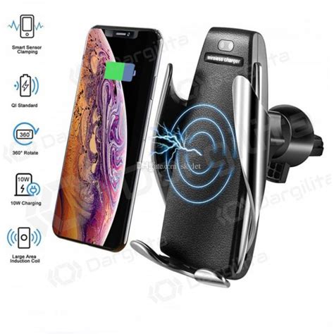 automobilinis belaidis įkroviklis, demonstruojantis skirtingus įkrovimo galingumus Samsung, iPhone ir Qi įrenginiams su skirtingais telefonų modeliais