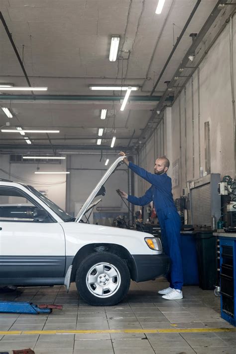 automobilio patikra autoservise ant keltuvo