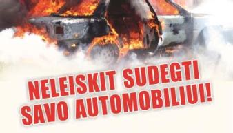 Degančio automobilio likučiai po gaisro