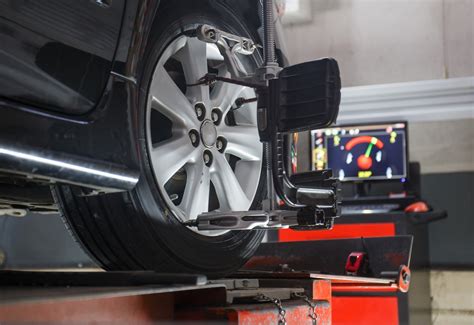 Autotralas tempiantis sugedusį automobilį