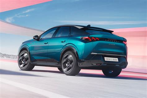 Teminis Peugeot 3008 su skirtingų tipų padangomis