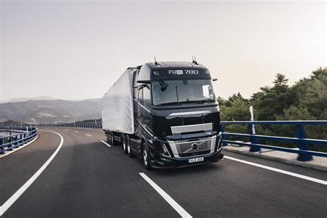 „Volvo FH“ sunkvežimio eksterjero nuotrauka, pabrėžianti dizainą