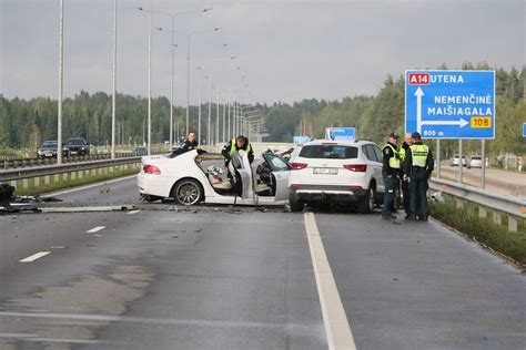 schematinė avarijos vieta Molėtų plente su susidūrusiais transporto priemonėmis