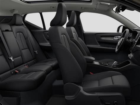 „Volvo XC40“ interjeras su 9 ir 12,3 colių ekranais