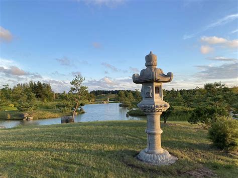 Įvairių tipų japoniški akmeniniai sodo žibintai