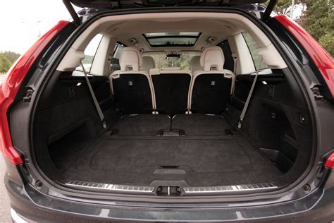 „Volvo XC90“ išorės ir interjero nuotraukų galerija