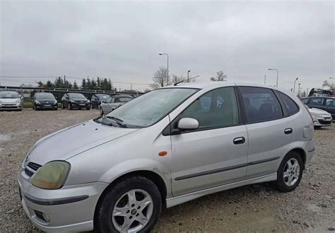 Automobilio „Nissan Almera Tino“, atsitrenkusio į medį, avarijos vieta Panevėžyje