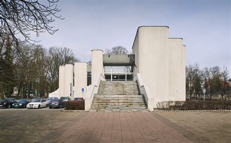 Vilniaus Santuokų rūmų fasadas ir aplinkinė teritorija