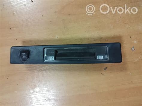 nuotrauka su surūdyjusia galinio bagažinės dangčio dalimi