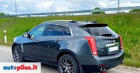 Cadillac SRX antrosios kartos visureigis, galinis vaizdas