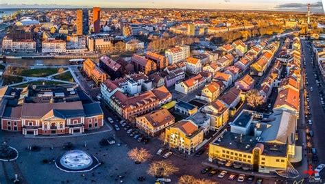 Miesto panorama: Klaipėdos senamiestis su švyturiu