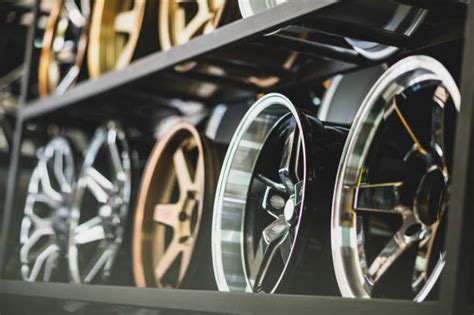 Nuotrauka, iliustruojanti įvairius ratlankių tipus ir dizainus