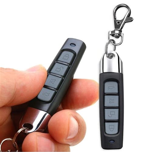 Nuotolinio valdymo pultelis žemų dažnių reguliavimui sumontuotas automobilio salone