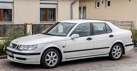 Infografika: Saab 9-5 laikrodžio nustatymo žingsniai