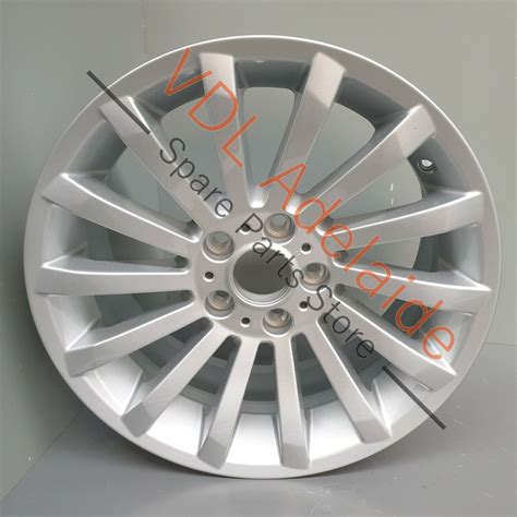 BMW Style 196 ratlankio nuotrauka su „Radial Spoke“ dizaino detalėmis