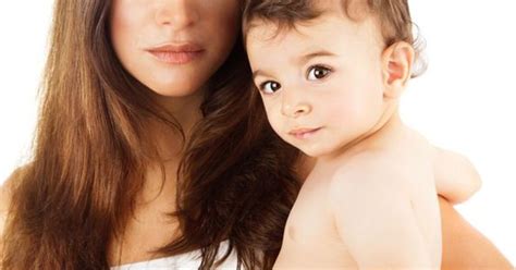 Motina su vaiku (simbolinis atvaizdas)