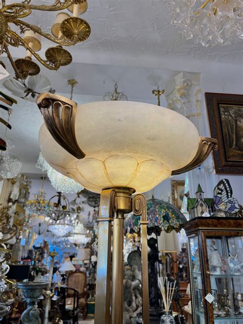 Pavyzdys: Art Deco stiliaus lubinis šviestuvas