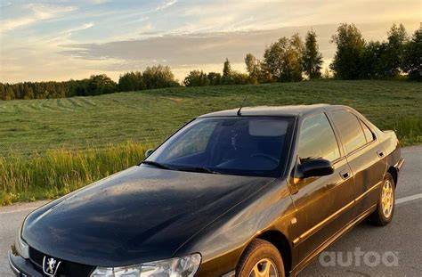 Teminis automobilio Peugeot 406 interjero nuotrauka su magnetola