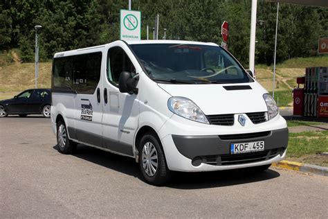 Ilustracija su įvairiomis naudotomis mikroautobusų dalimis