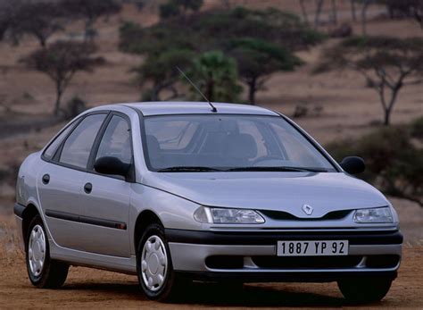 Renault Laguna pirmos kartos automobilio nuotrauka