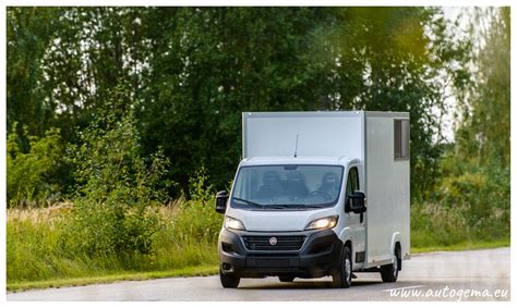 Schema, rodanti skirtingų kėbulo tipų (furgonas, pikapas, mikroautobusas) pritaikymą verslo reikmėms.