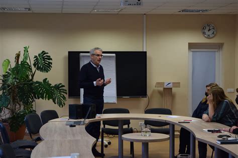 Teminis paveikslas apie įmonių socialinę atsakomybę ir darnų vystymąsi