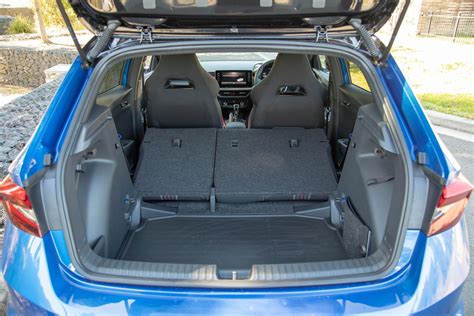 Skoda Fabia kapoto fiksatorius po kapotu