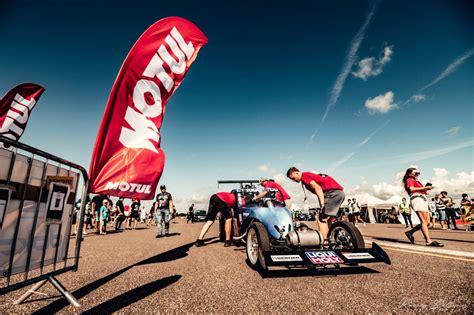 Drag lenktynių automobilio avarijos nuotrauka