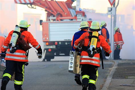 Ugniagesių ir gelbėjimo tarnybų darbas avarijos vietoje Lenkijoje