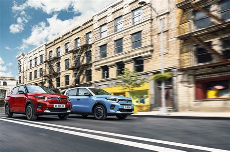 istorinė nuotrauka su André Citroën ir pirmaisiais automobilių modeliais