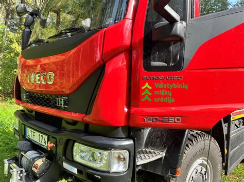 Foto: Valstybinių miškų urėdijos naujasis gaisrų gesinimo visureigis „Isuzu D-MAX Space cab“