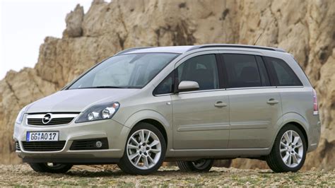 Infografika: Opel Zafira B variklių gamos schematinis atvaizdavimas